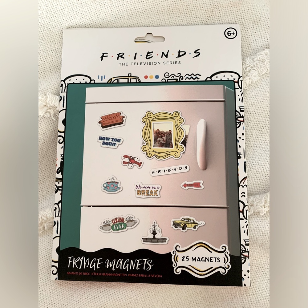 Friends TV show - set of 25 - fridge magnets - fun kitchen gift - NEW unused